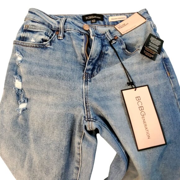 BCBGeneration Classic 5pocket style Straight Fit Distressed Light Wash Jeans S28 - Picture 4 of 9